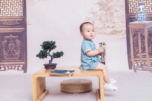 张掖宝宝眼睛肿是什么原因